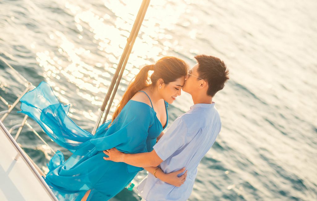 CouplePhotoshoot on Catamaran Boat