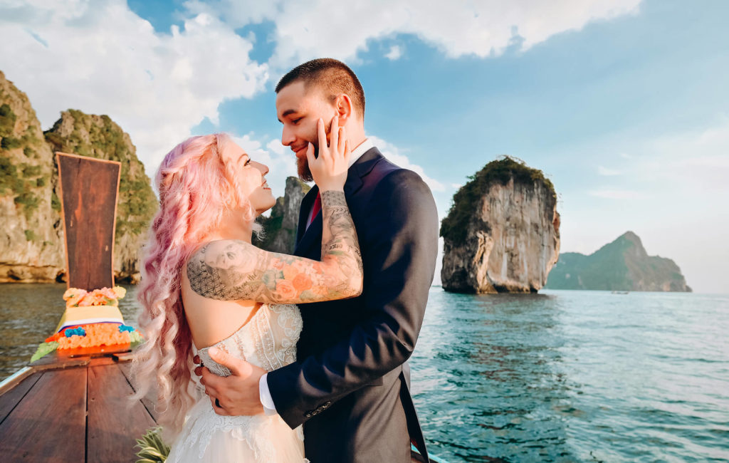 Tropical Bliss: Longtail Boat Wedding Photography in the Stunning Phi Phi Islands