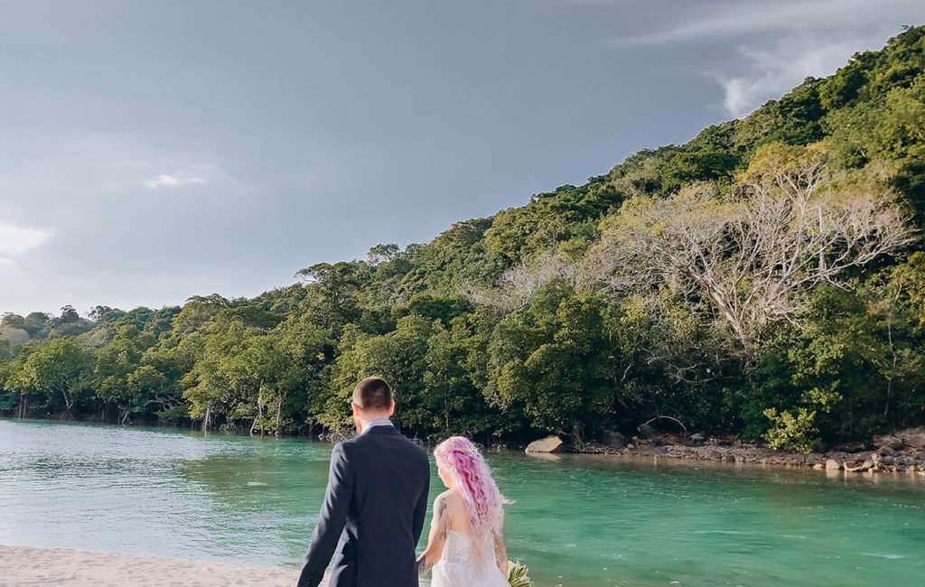 Tropical Bliss: Longtail Boat Wedding Photography in the Stunning Phi Phi Islands