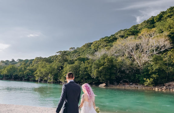 Tropical Bliss: Longtail Boat Wedding Photography in the Stunning Phi Phi Islands